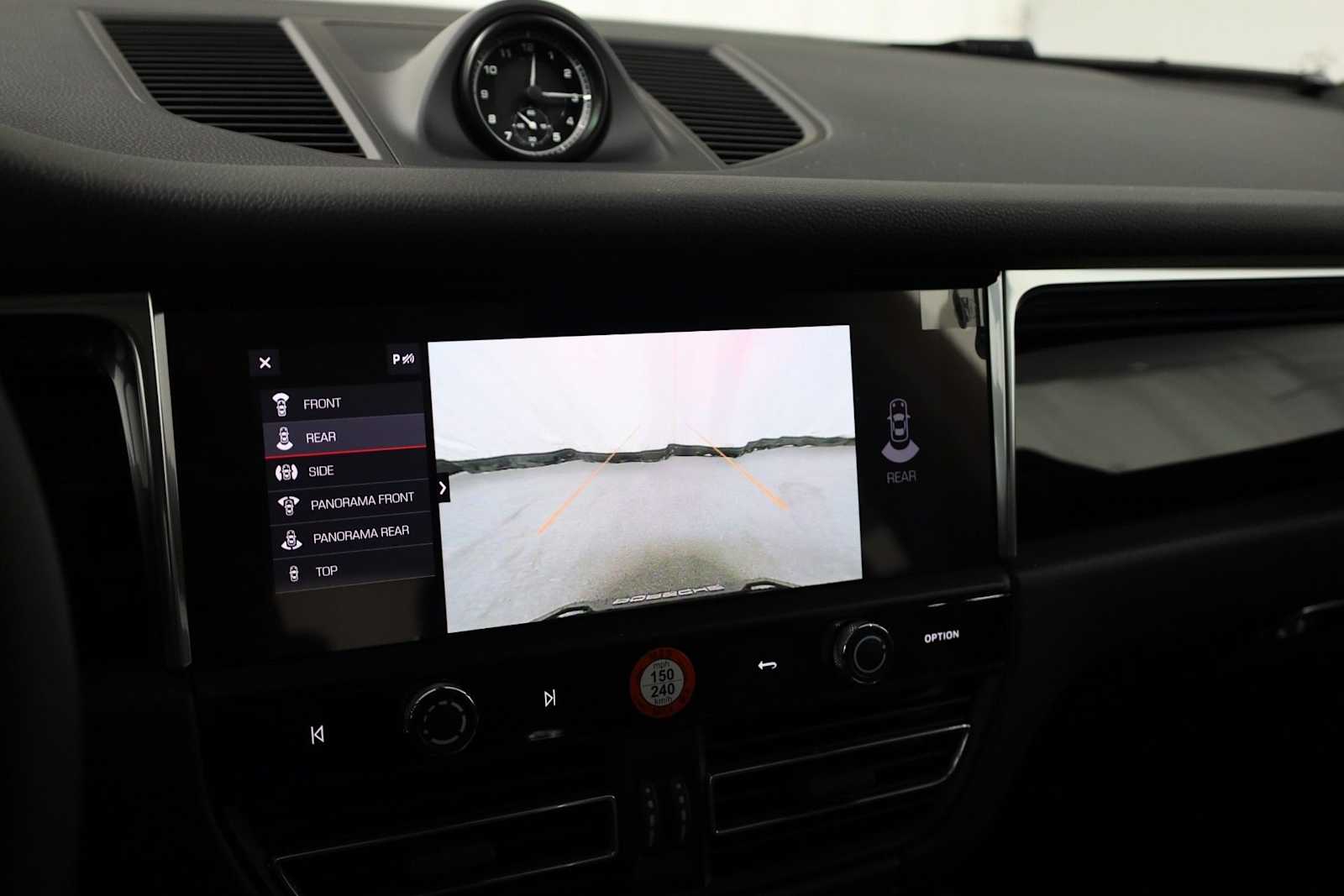 Thumbnail: 2026 Porsche Macan - 34