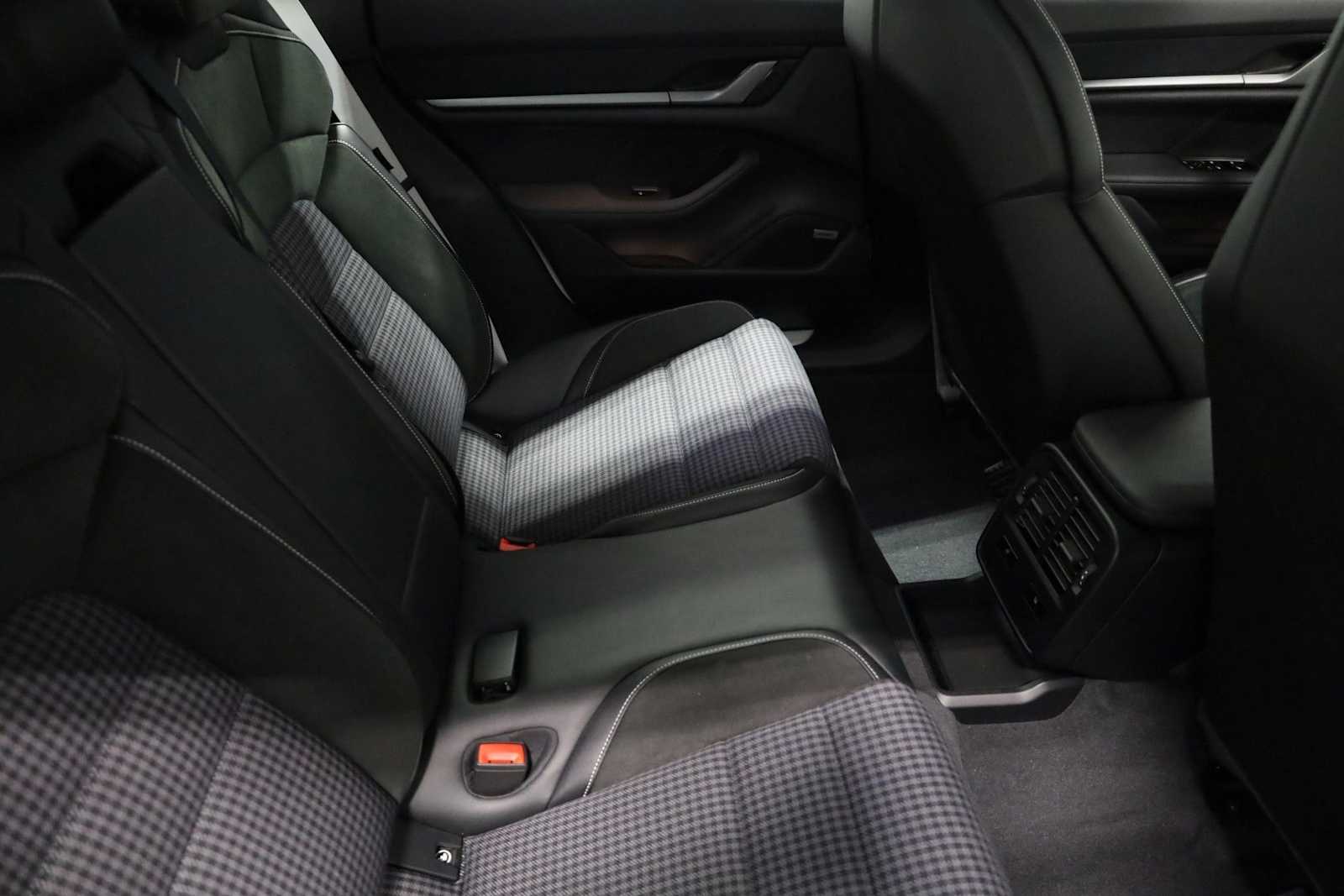 Thumbnail: 2025 Porsche Taycan - 37