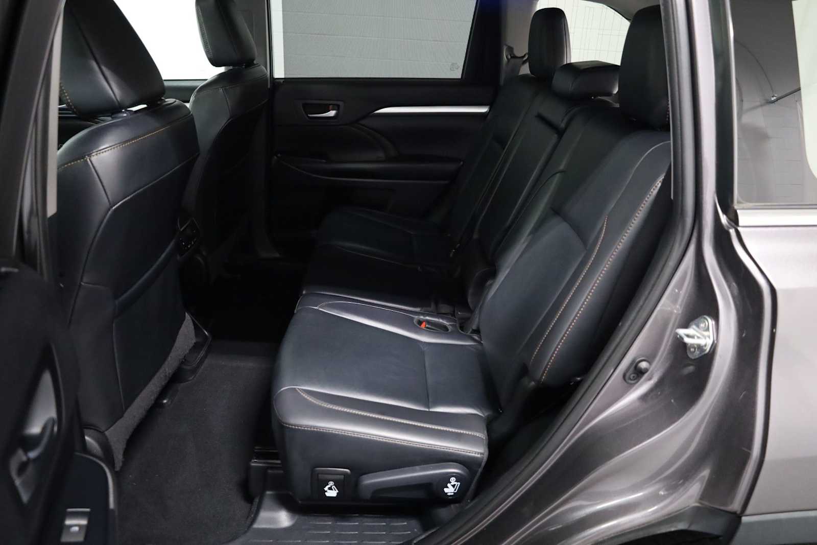 Thumbnail: 2019 Toyota Highlander - 34