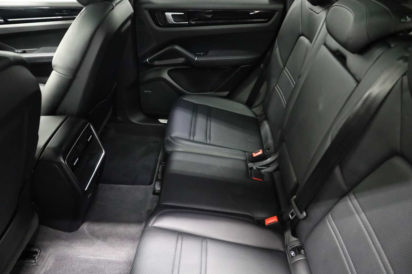 2022 Porsche Cayenne  35