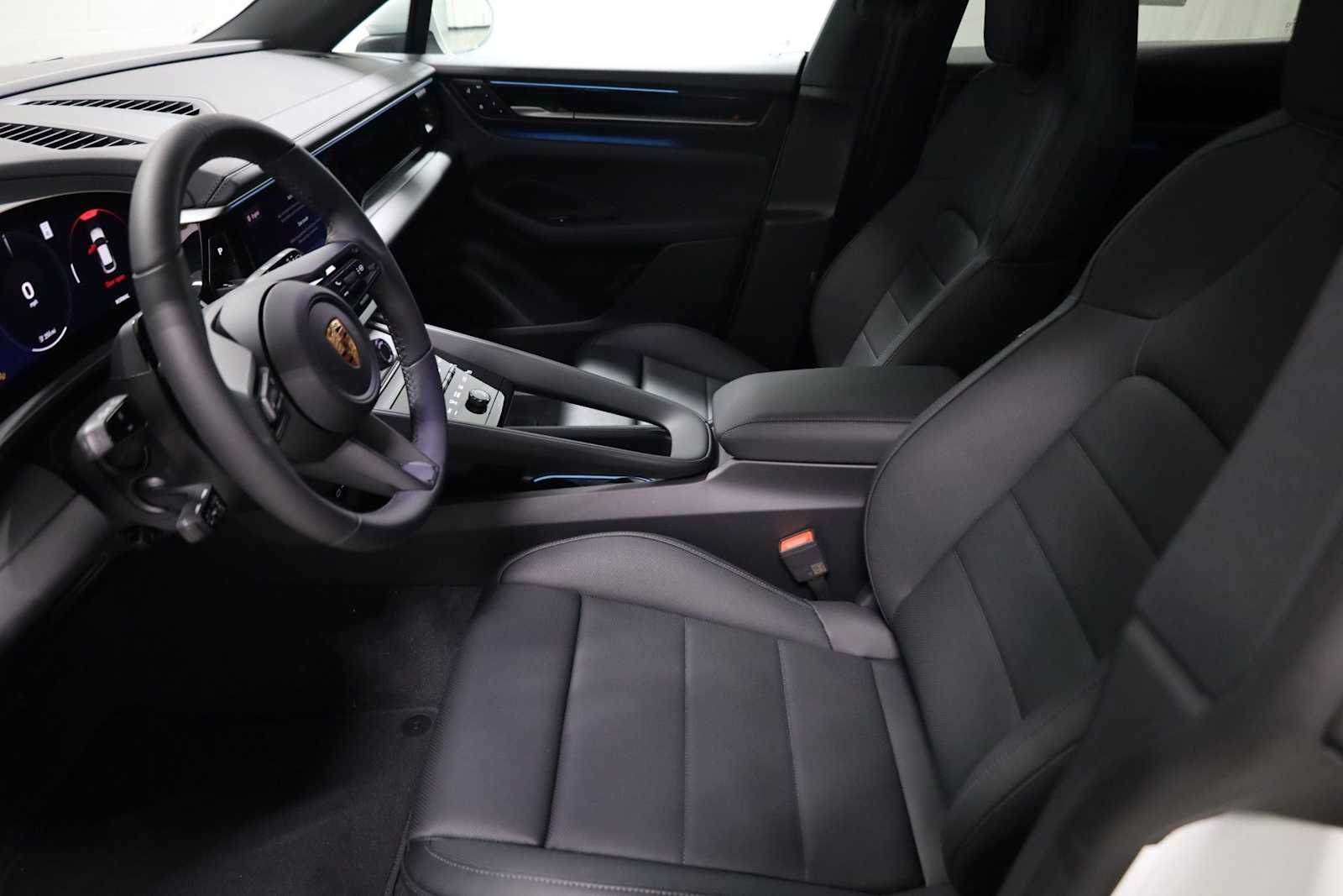 Thumbnail: 2026 Porsche Macan - 5