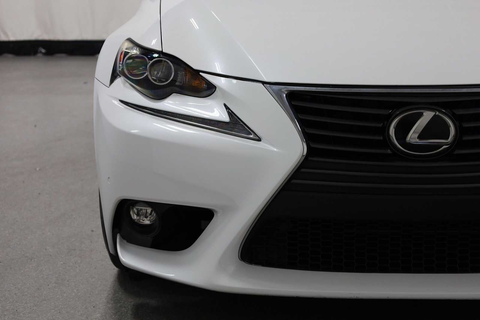 Thumbnail: 2016 Lexus IS - 15