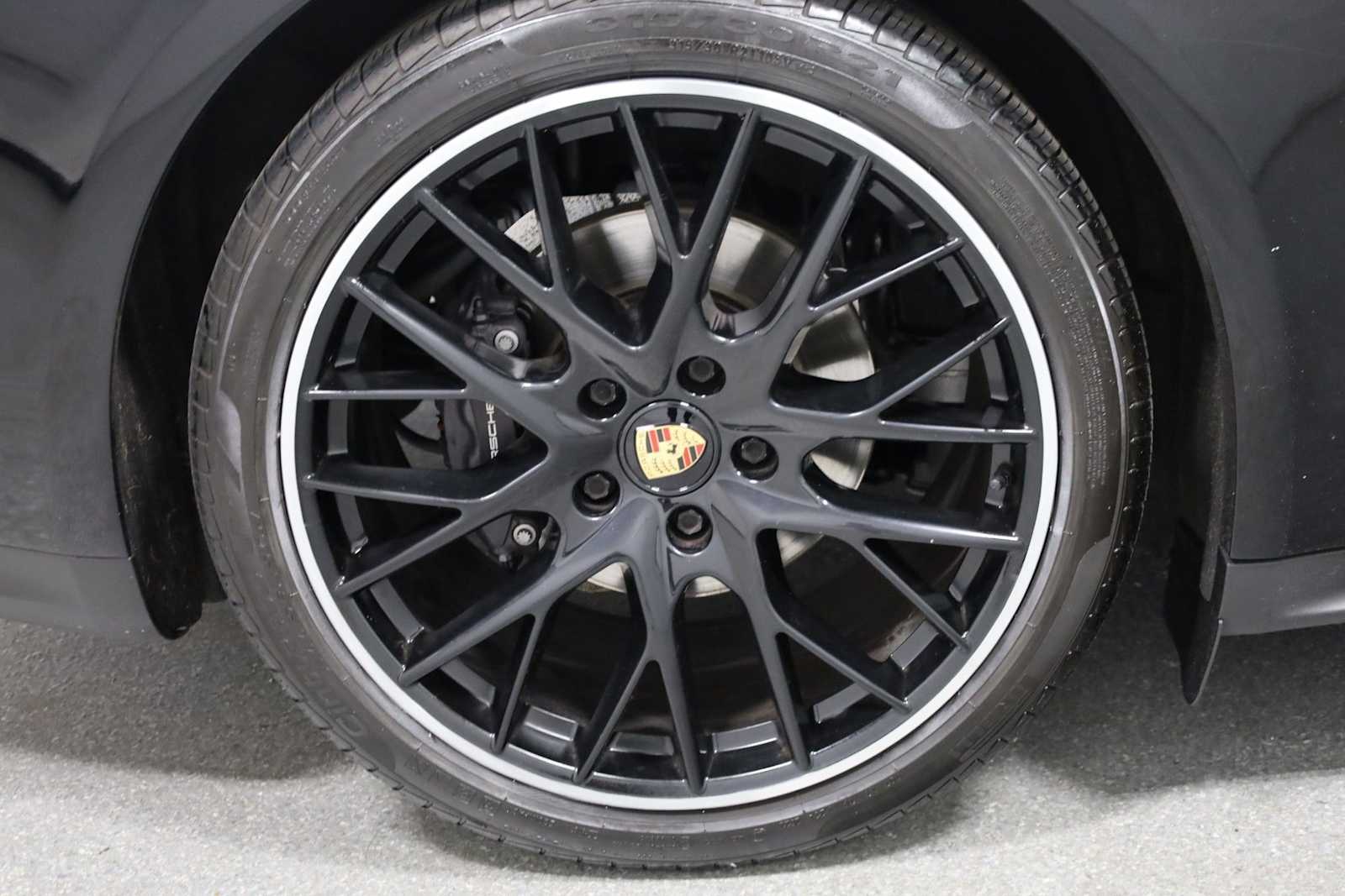 Thumbnail: 2023 Porsche Panamera - 37