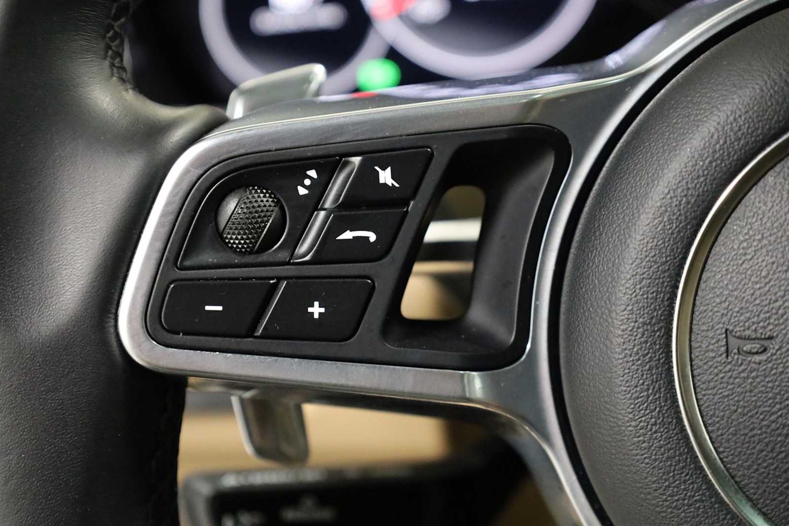 Thumbnail: 2019 Porsche Cayenne - 27