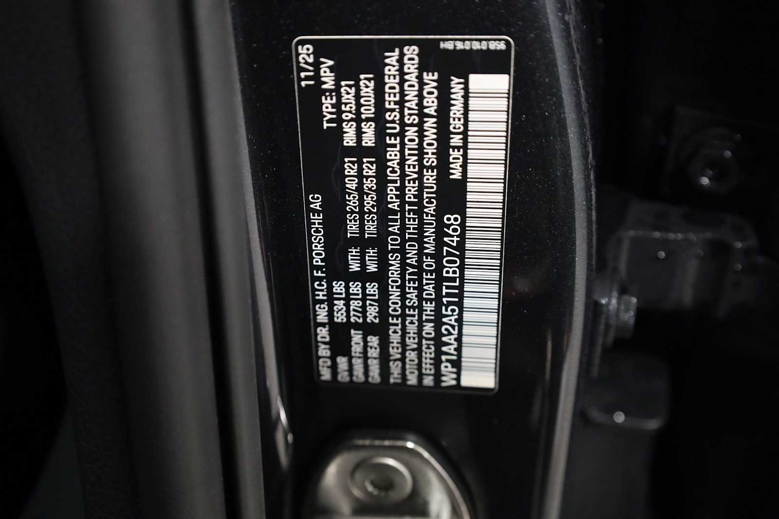 Thumbnail: 2026 Porsche Macan - 43