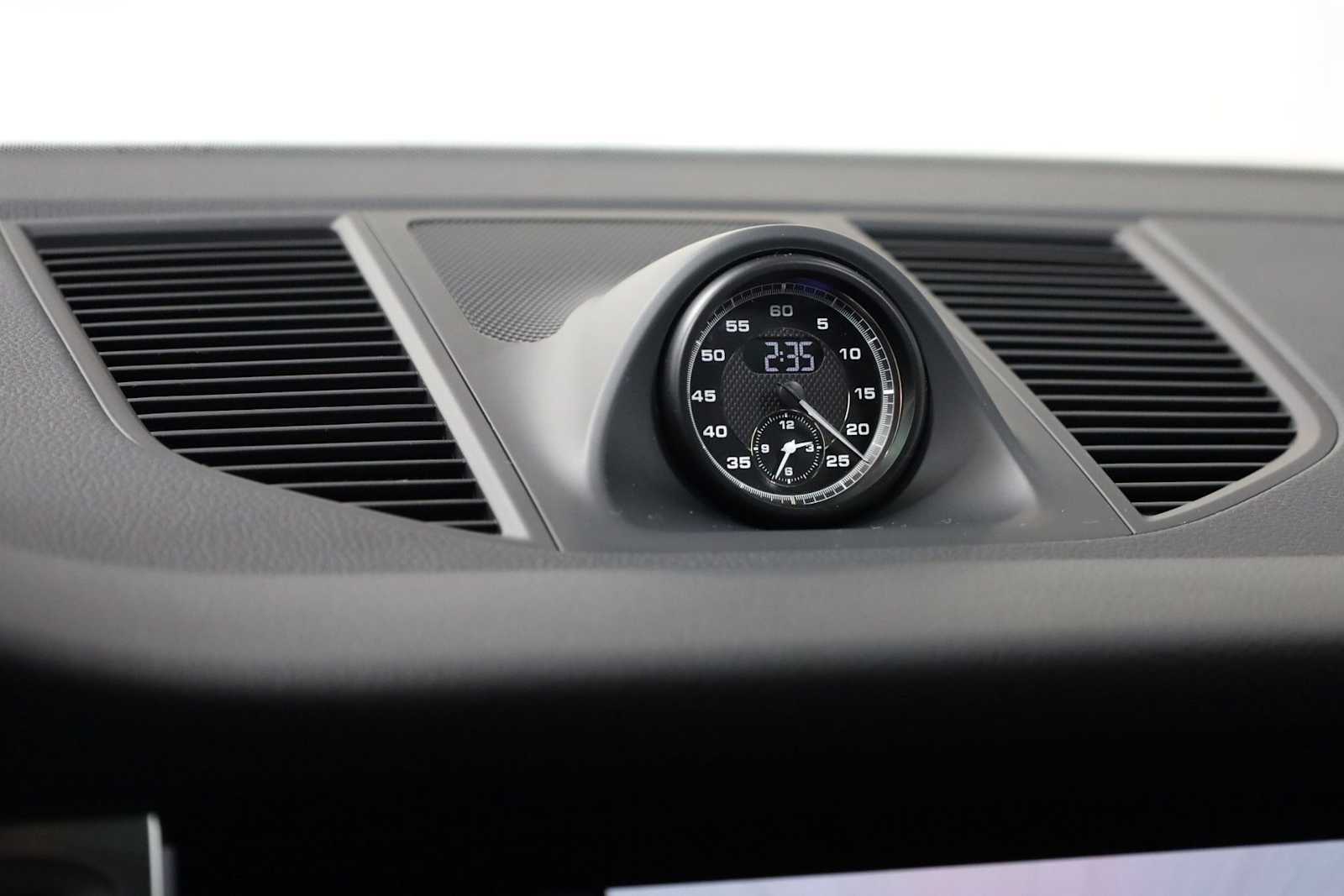 Thumbnail: 2026 Porsche Macan - 18