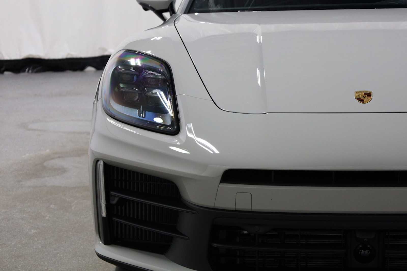 Thumbnail: 2026 Porsche Panamera - 16