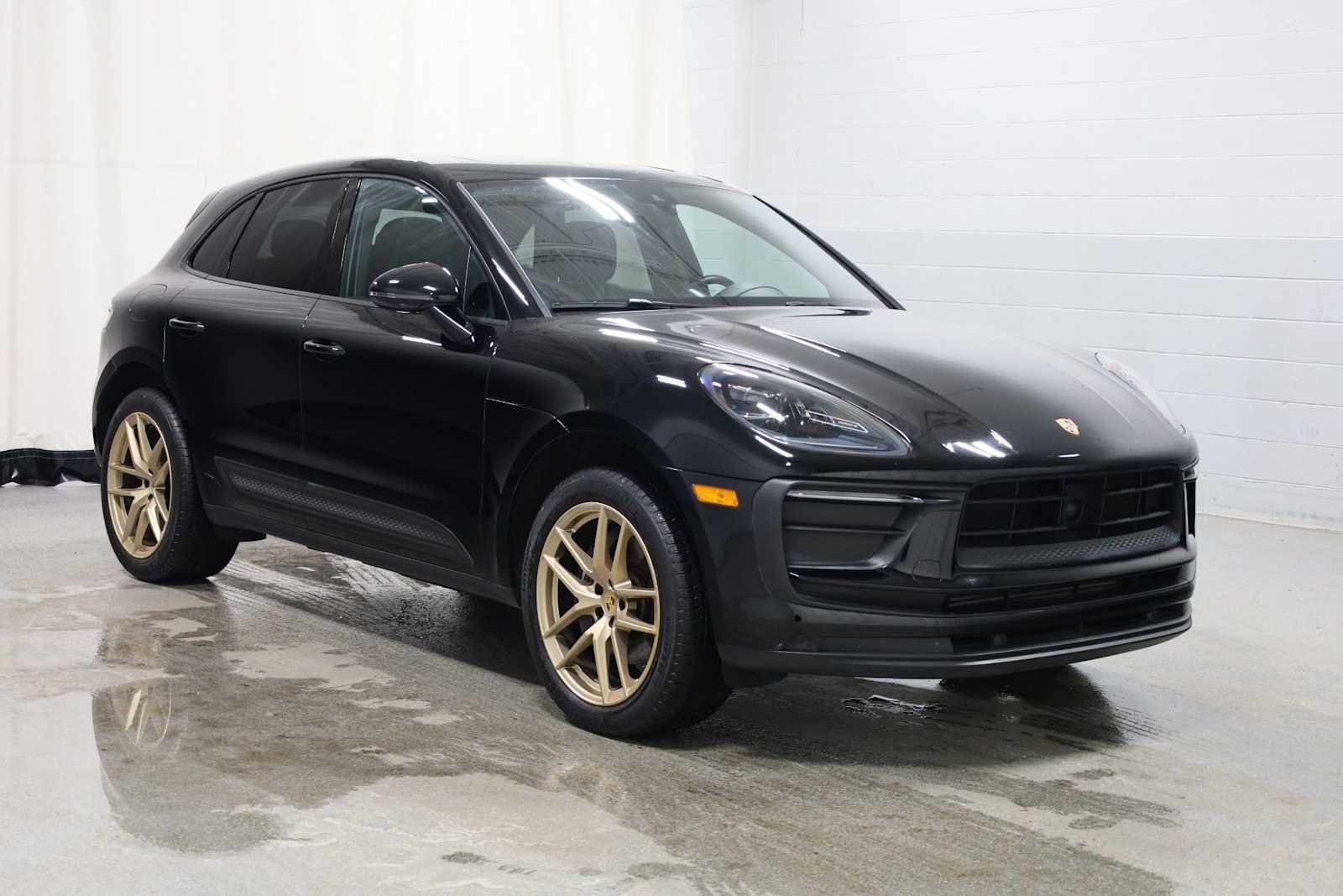 Thumbnail: 2023 Porsche Macan - 13