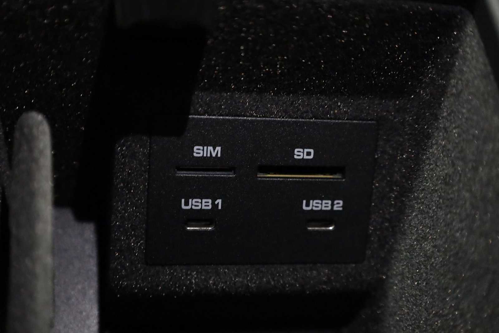 Thumbnail: 2026 Porsche Macan - 35