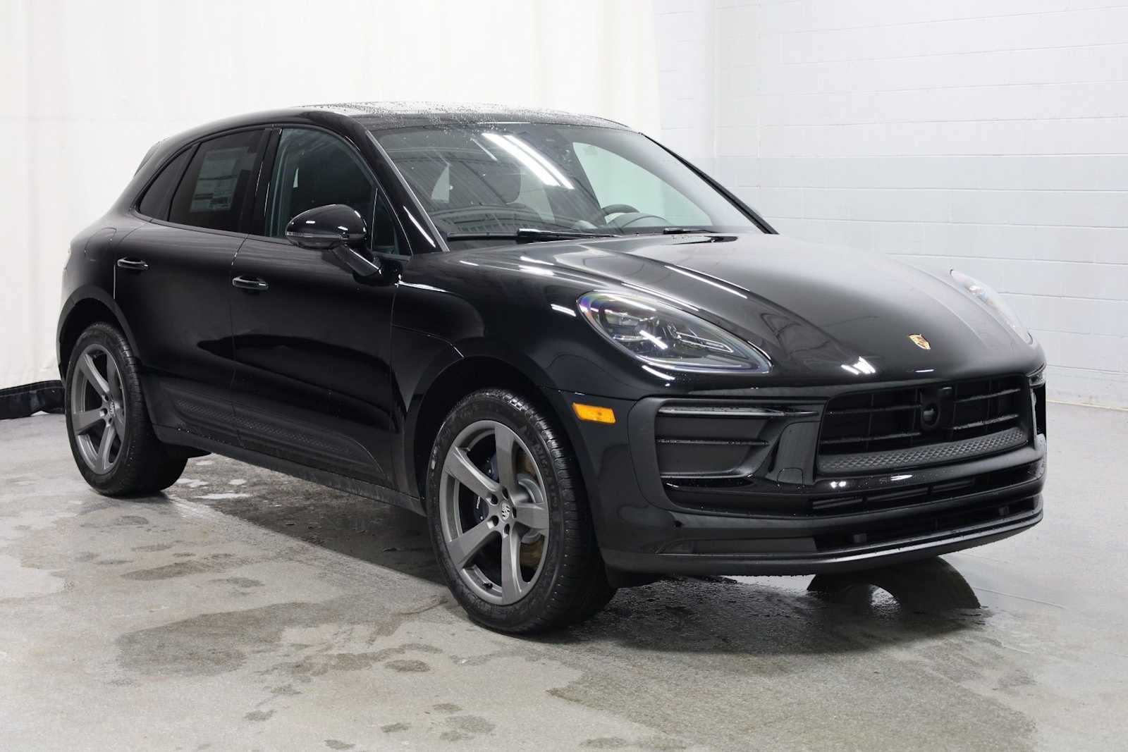 Thumbnail: 2026 Porsche Macan - 13
