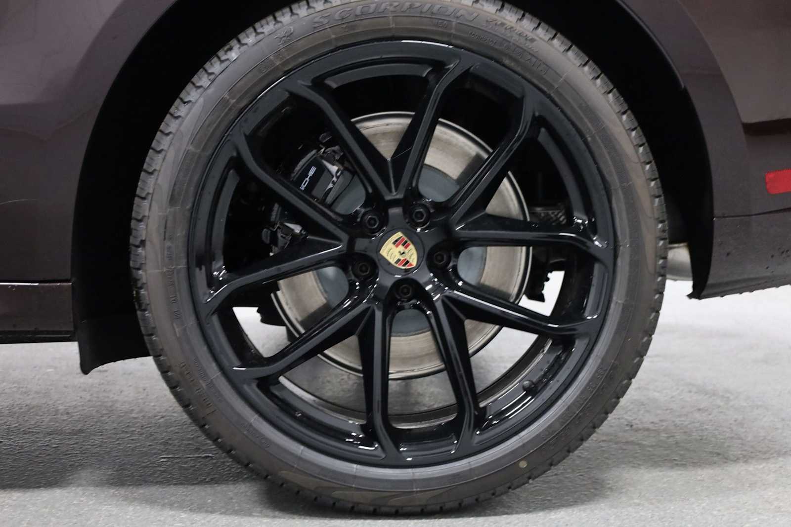 Thumbnail: 2025 Porsche Macan - 39