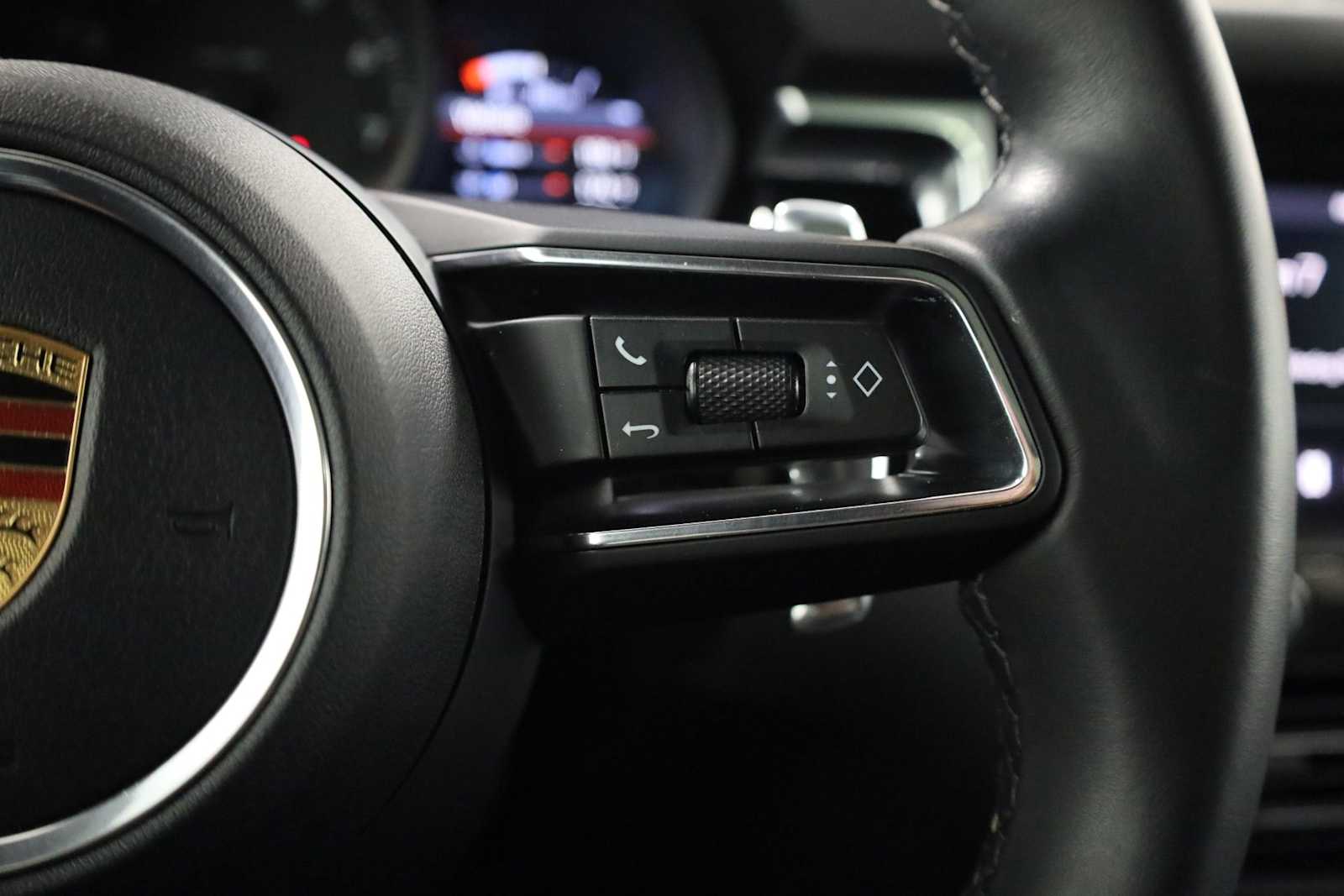 Thumbnail: 2023 Porsche Macan - 28