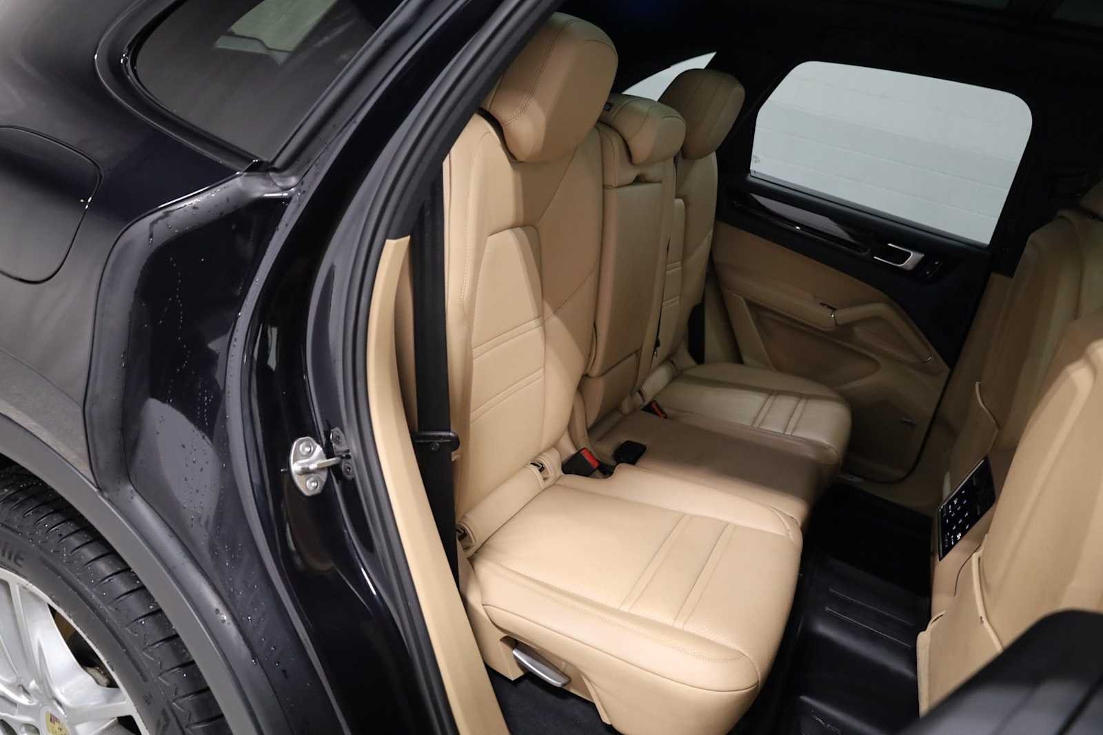 Thumbnail: 2019 Porsche Cayenne - 37