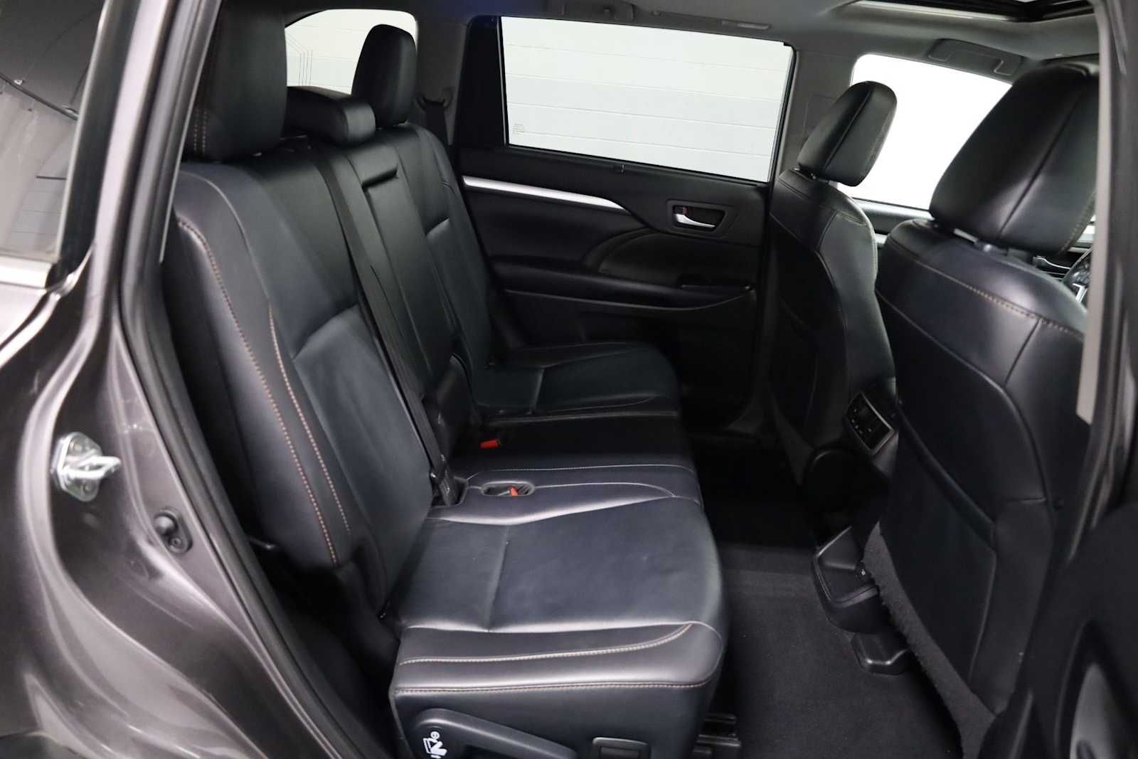 Thumbnail: 2019 Toyota Highlander - 35