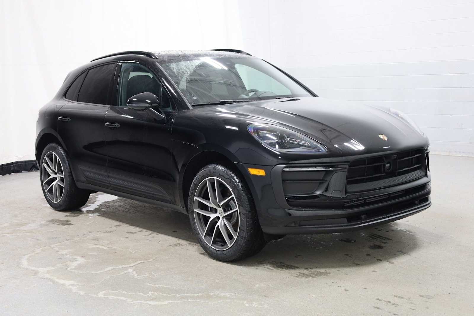 Thumbnail: 2026 Porsche Macan - 13