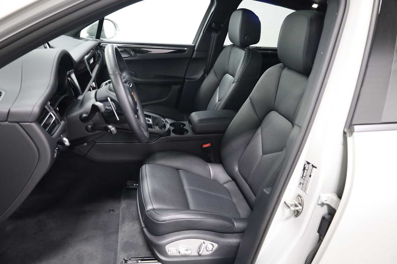 Thumbnail: 2025 Porsche Macan - 5