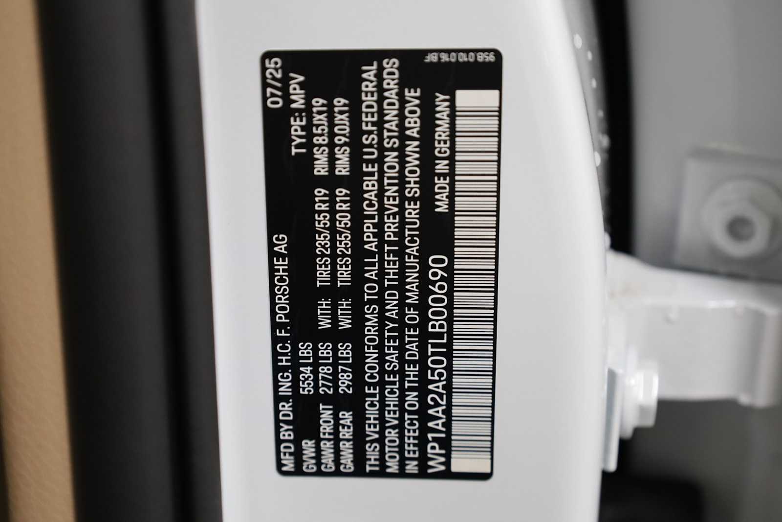 Thumbnail: 2026 Porsche Macan - 43