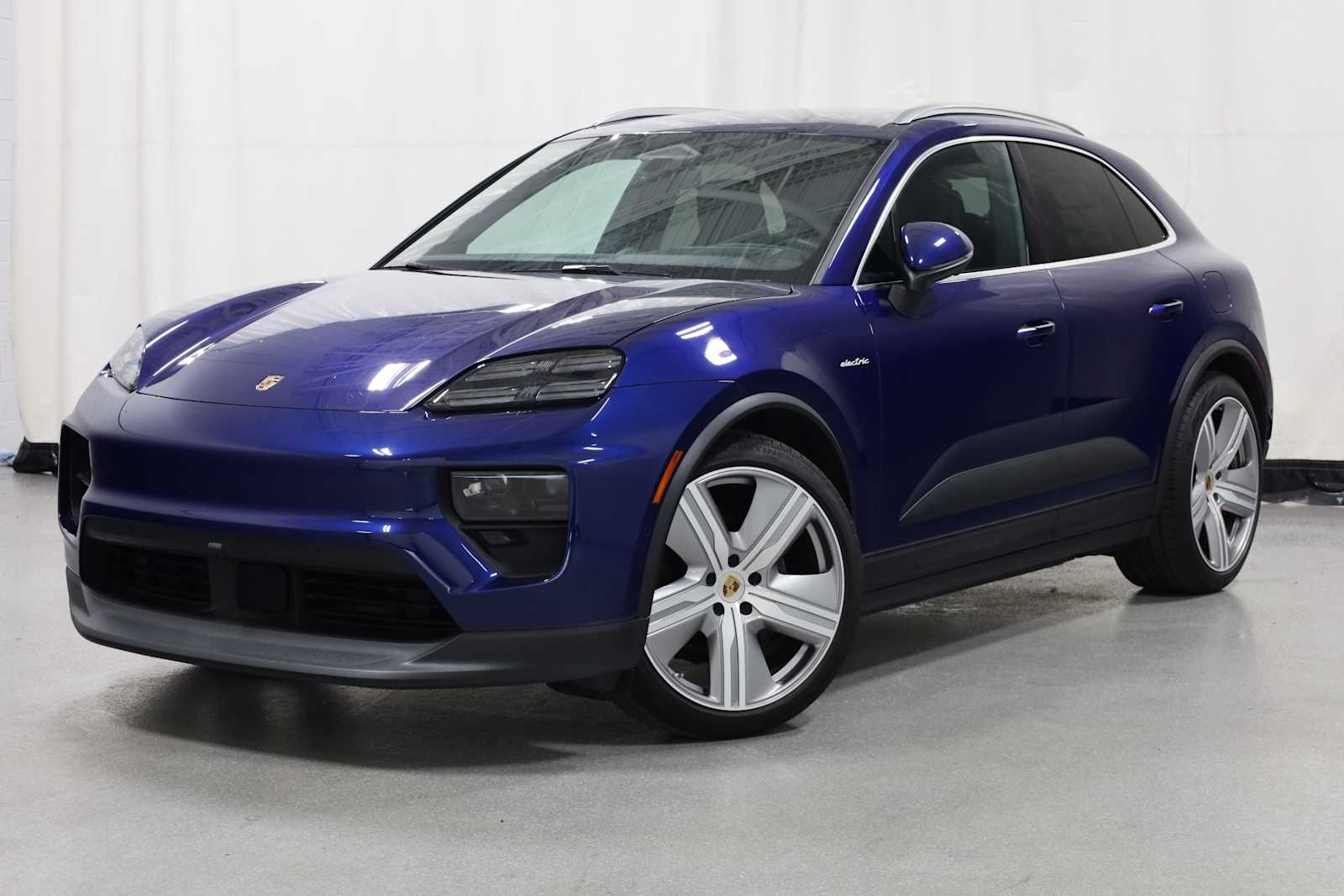 Thumbnail: 2024 Porsche Macan - 1