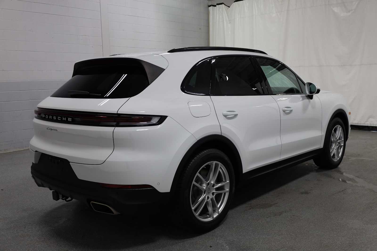 Thumbnail: 2024 Porsche Cayenne - 9