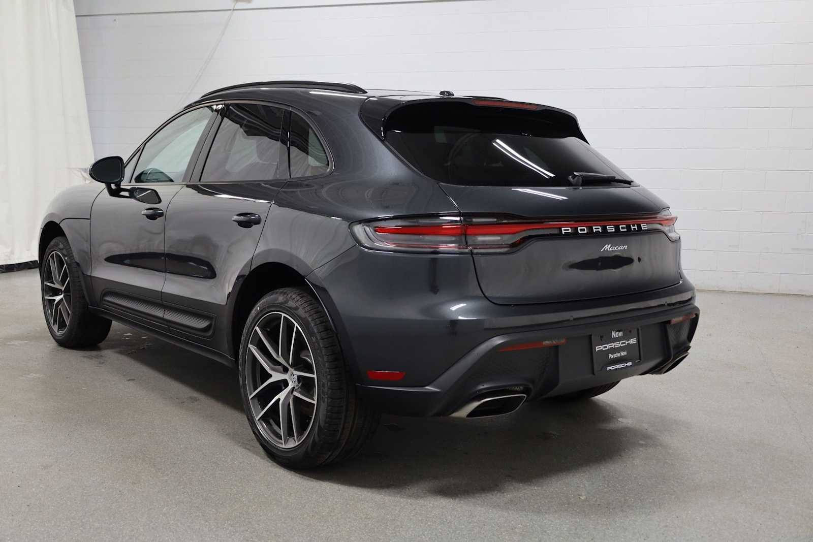 Thumbnail: 2026 Porsche Macan - 3