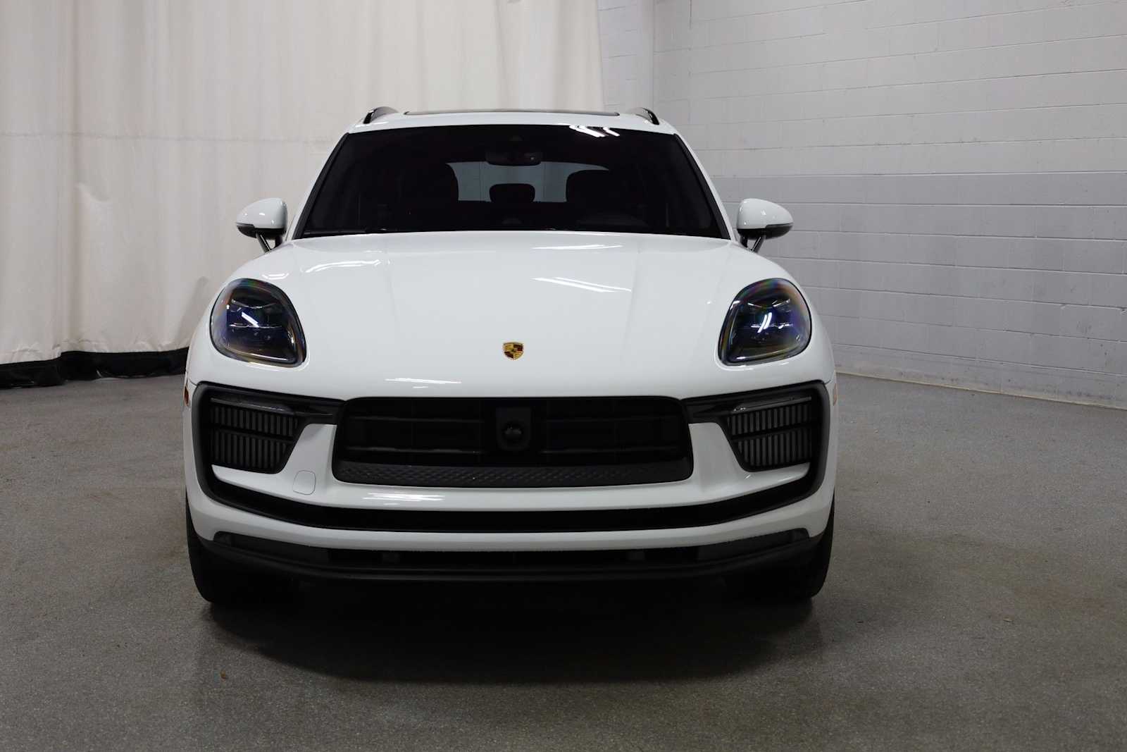 Thumbnail: 2026 Porsche Macan - 15