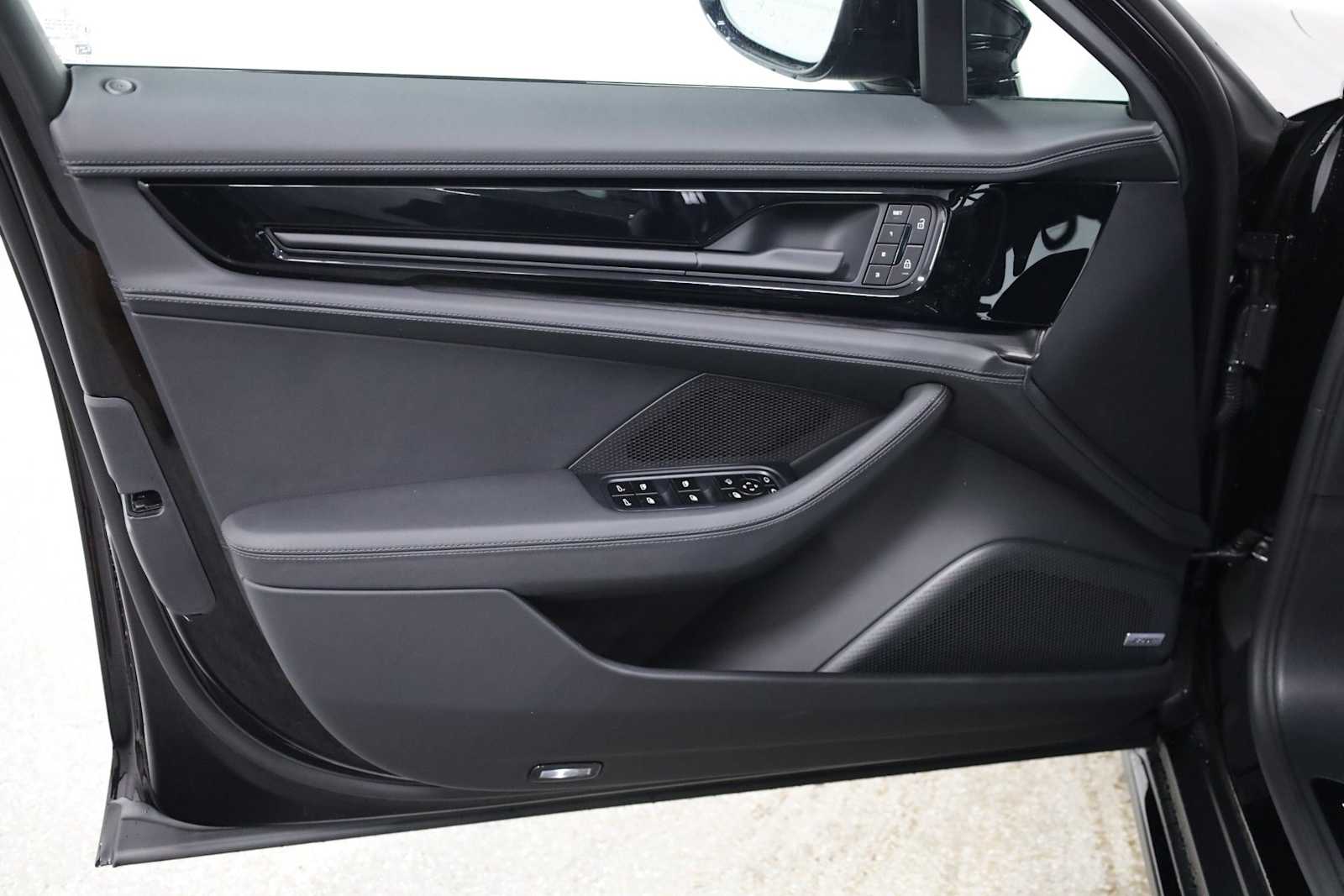 Thumbnail: 2026 Porsche Panamera - 16