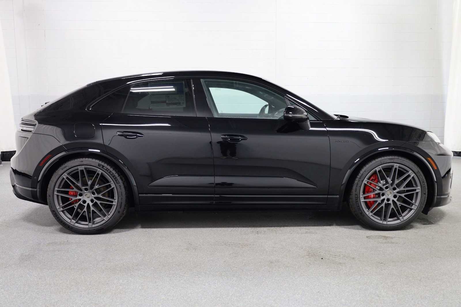 Thumbnail: 2025 Porsche Macan - 10