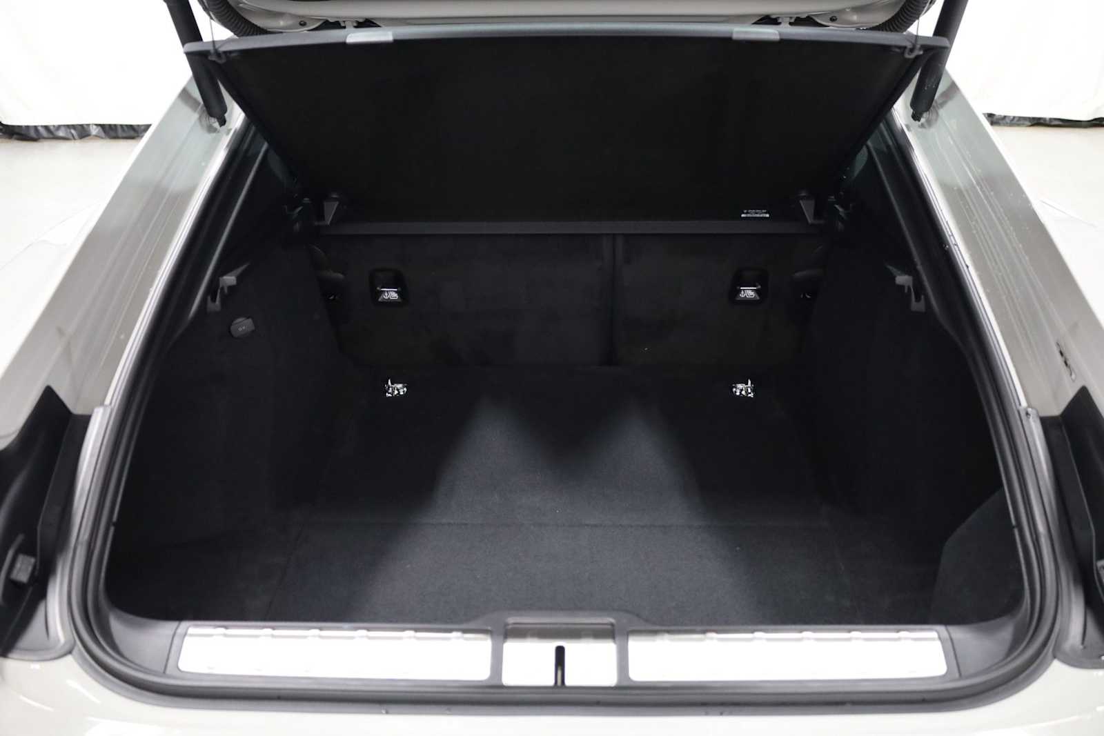 Thumbnail: 2026 Porsche Panamera - 40