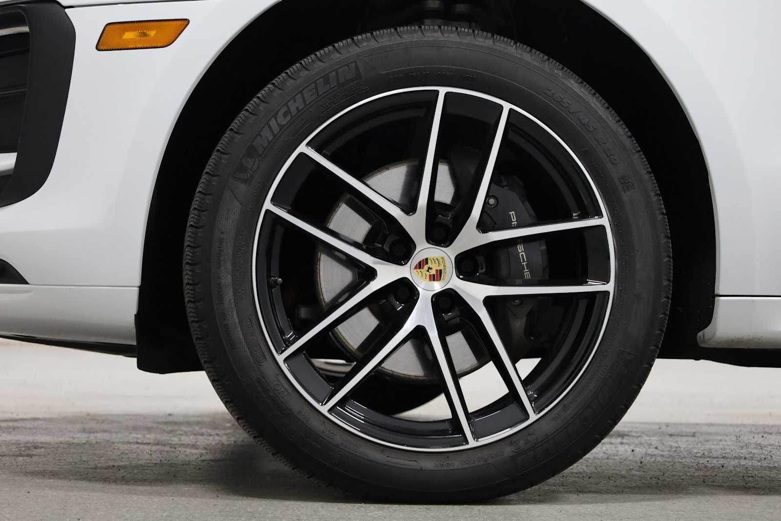 Thumbnail: 2023 Porsche Macan - 39