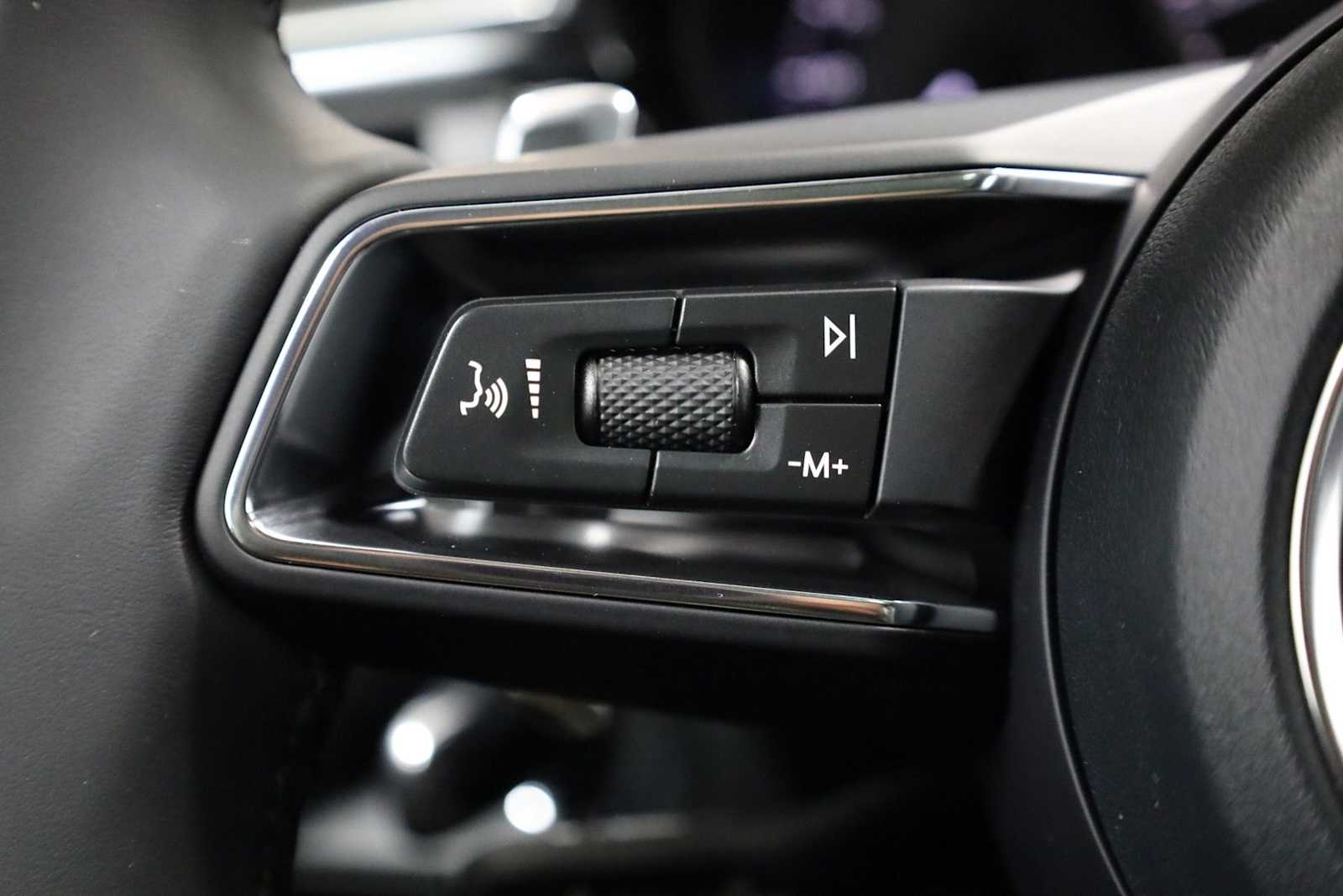 Thumbnail: 2026 Porsche Macan - 27