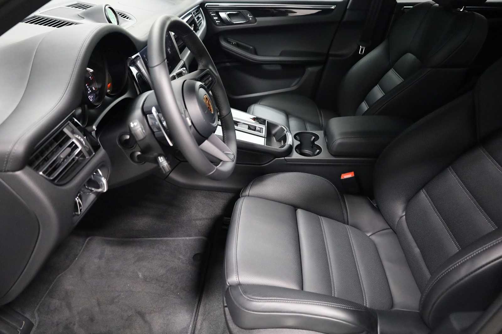 Thumbnail: 2026 Porsche Macan - 5