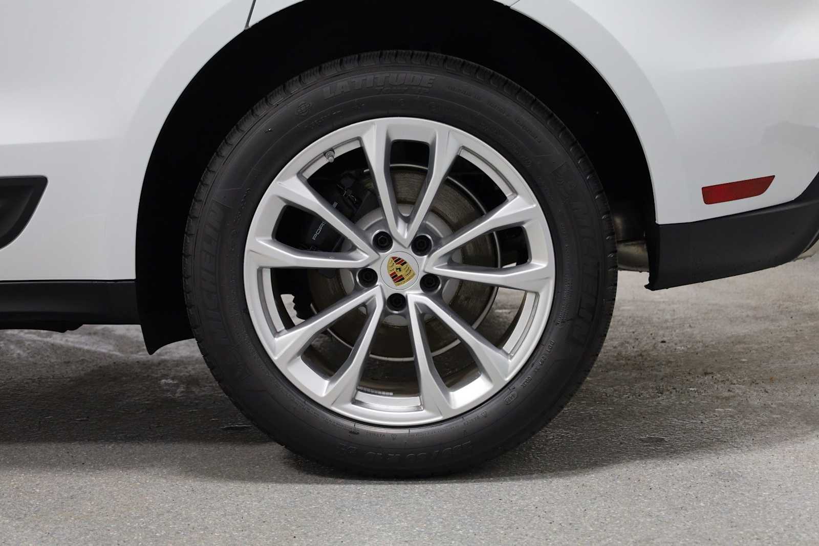 Thumbnail: 2026 Porsche Macan - 38
