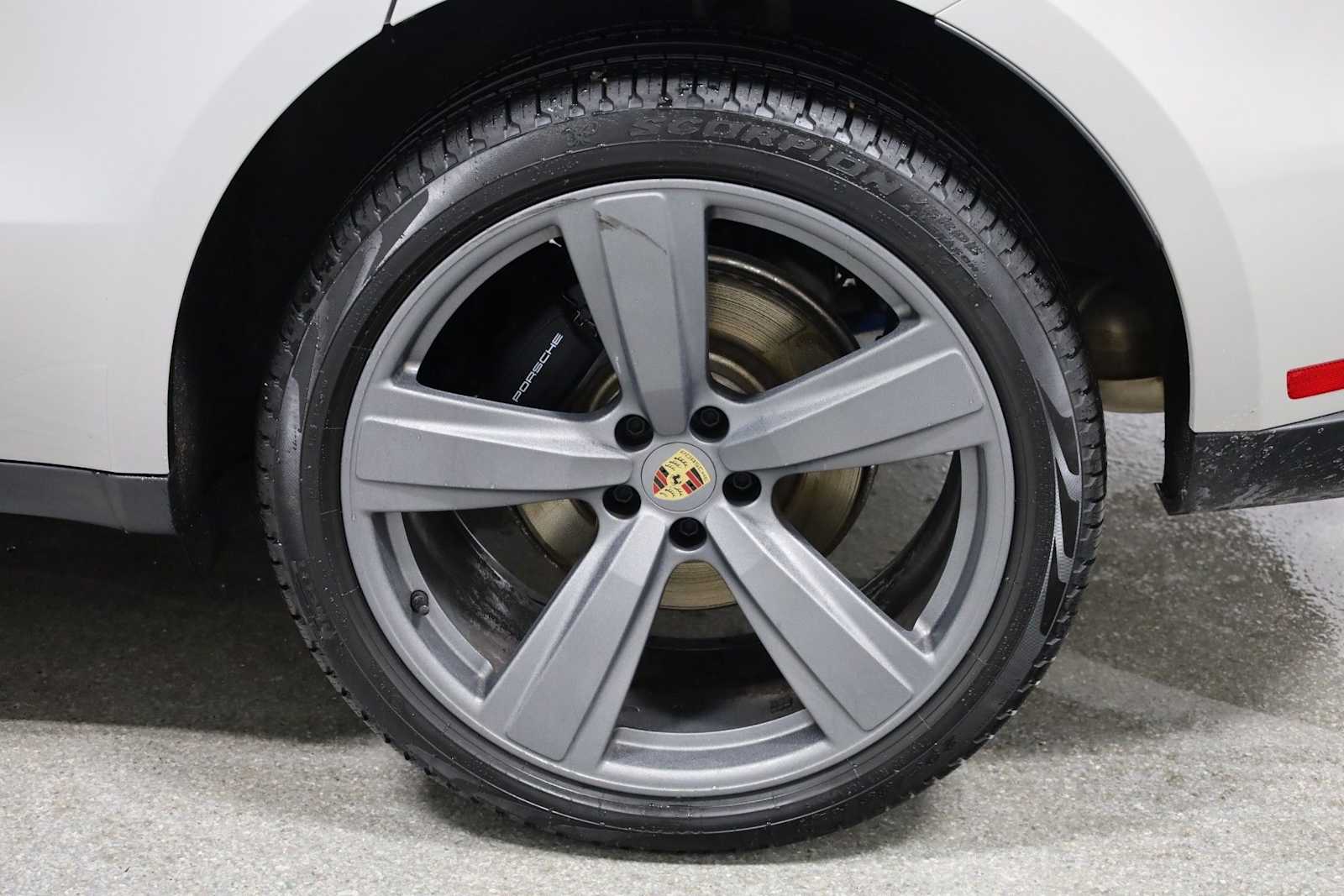 Thumbnail: 2025 Porsche Macan - 39