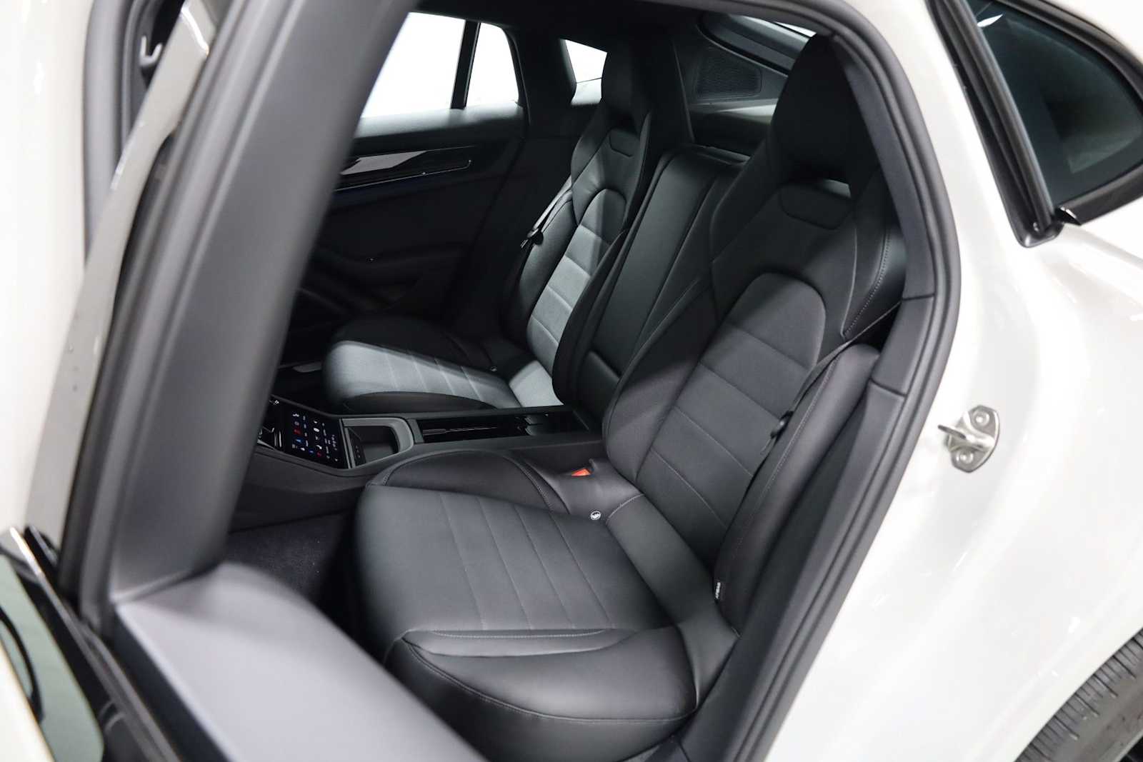 Thumbnail: 2026 Porsche Panamera - 34