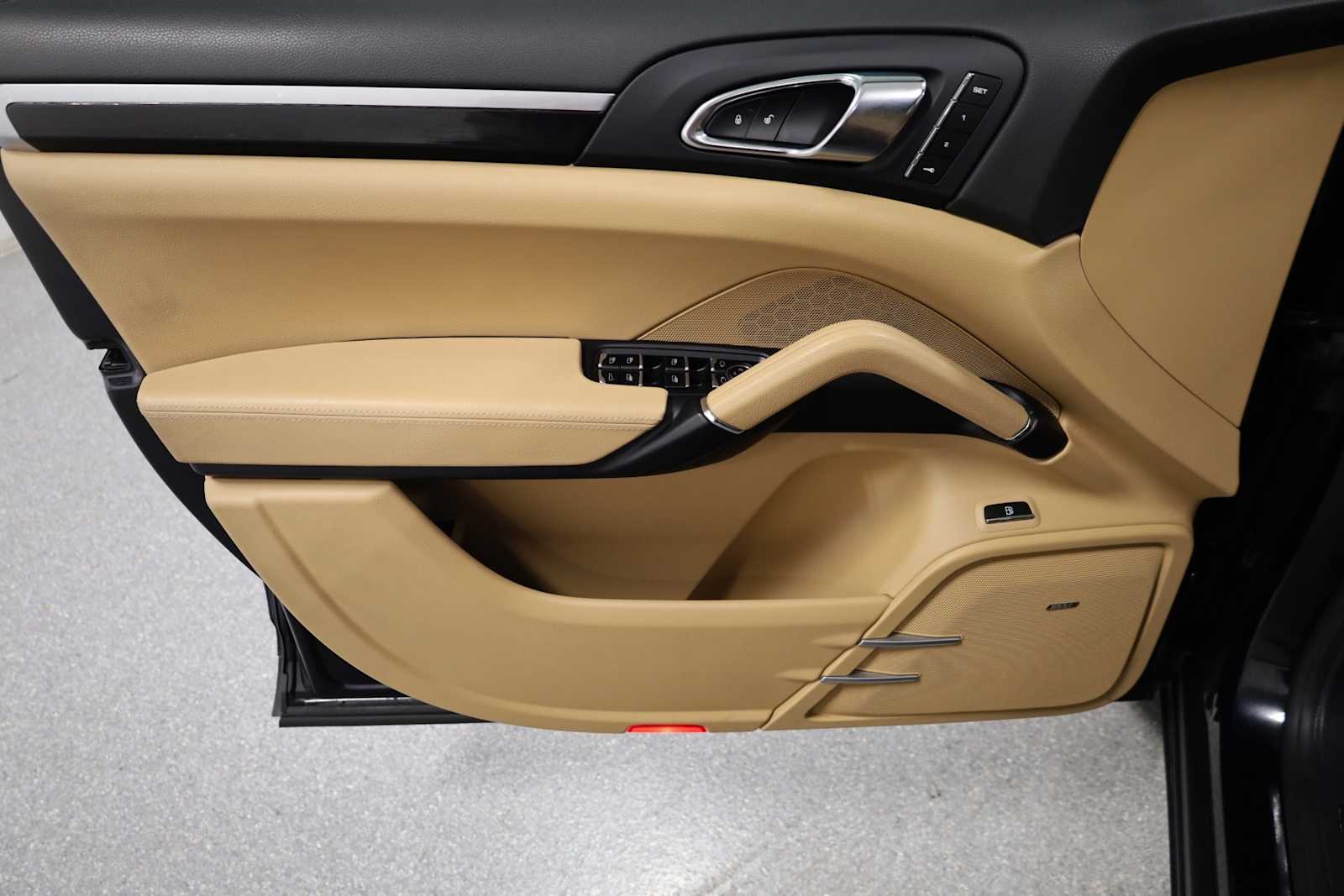 Thumbnail: 2016 Porsche Cayenne - 16