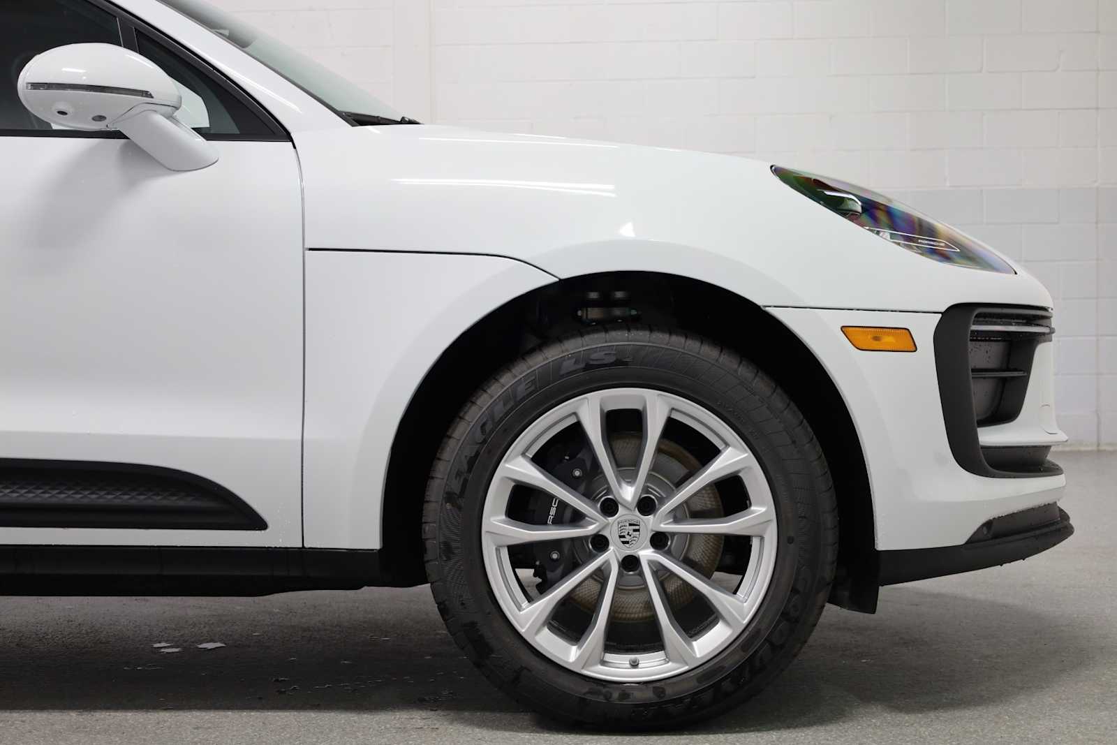 Thumbnail: 2026 Porsche Macan - 11