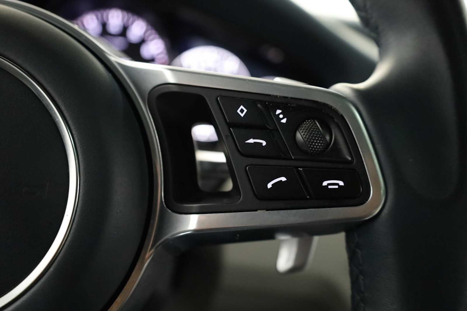 Thumbnail: 2020 Porsche Cayenne - 28