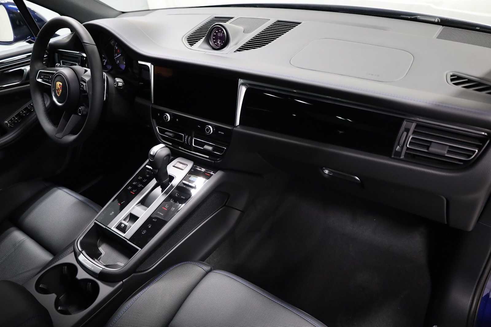 Thumbnail: 2026 Porsche Macan - 6