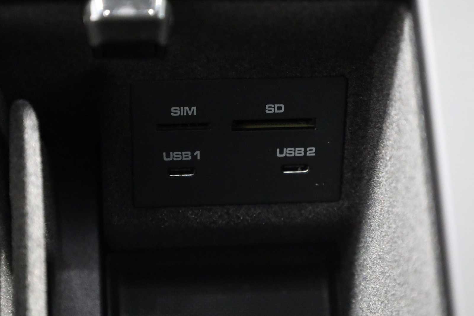 Thumbnail: 2026 Porsche Macan - 35