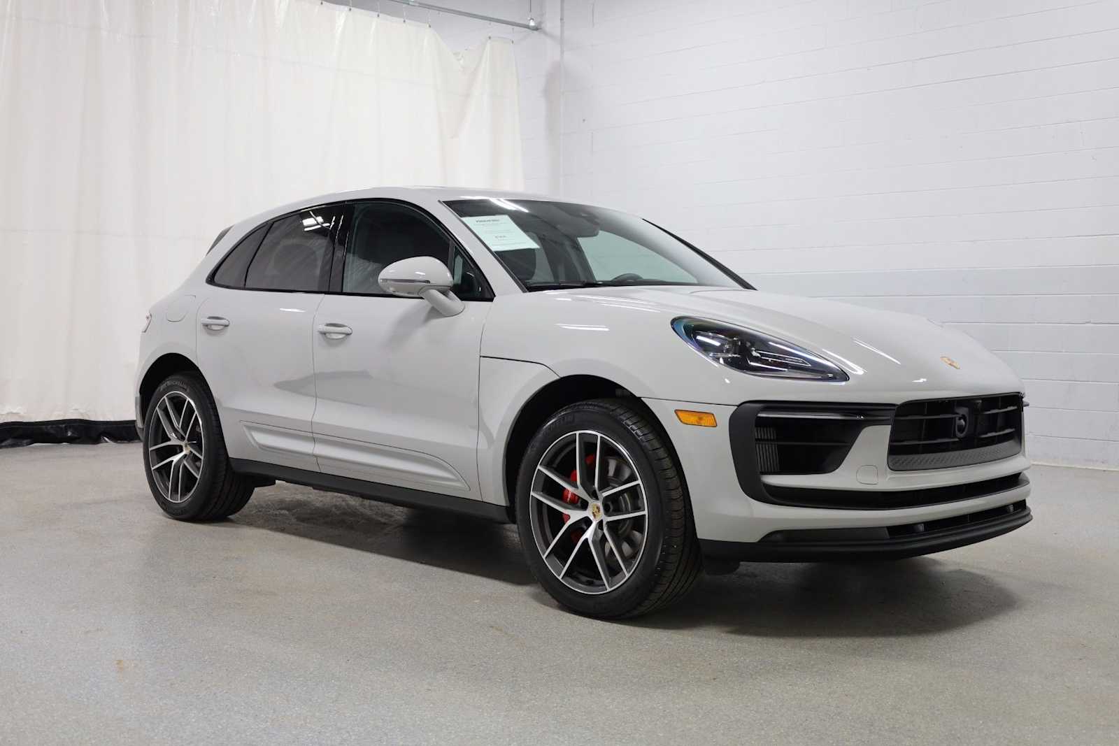 Thumbnail: 2026 Porsche Macan - 13