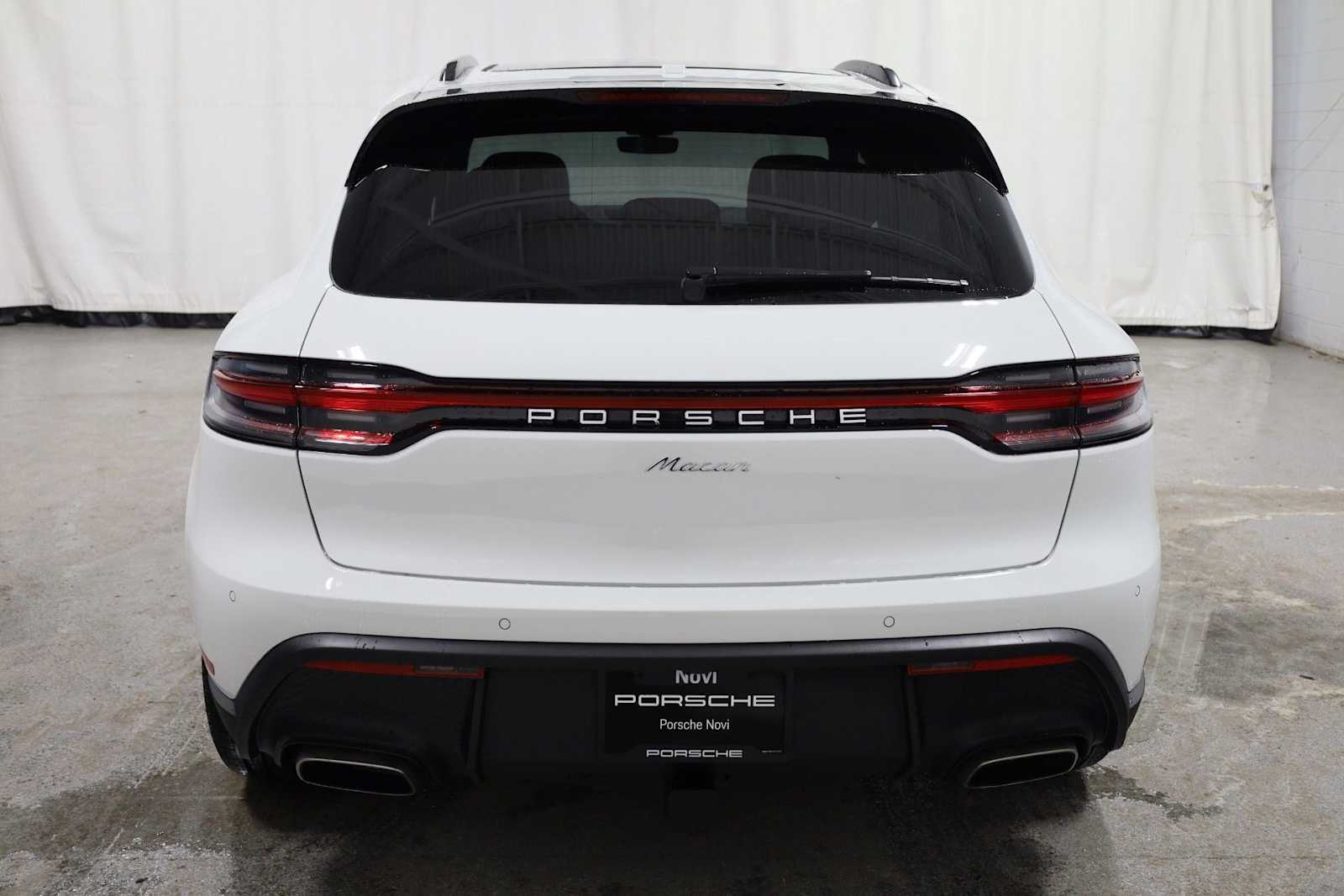 Thumbnail: 2026 Porsche Macan - 7