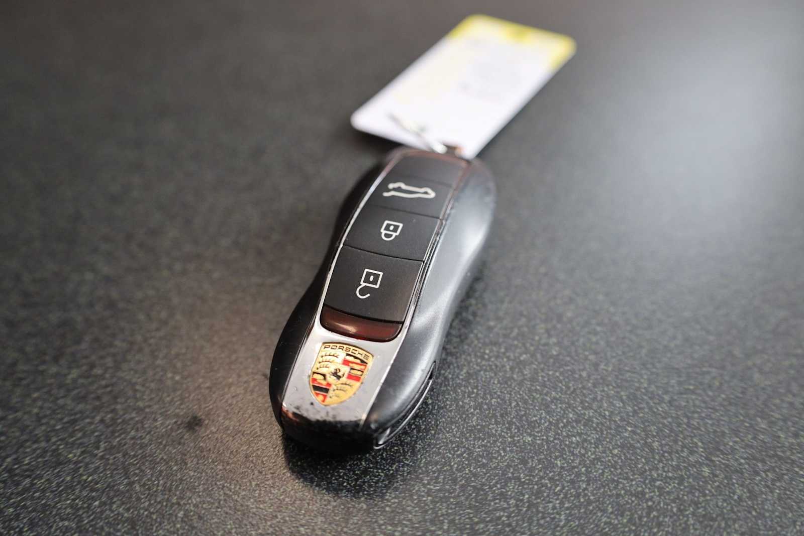 Thumbnail: 2023 Porsche Macan - 43