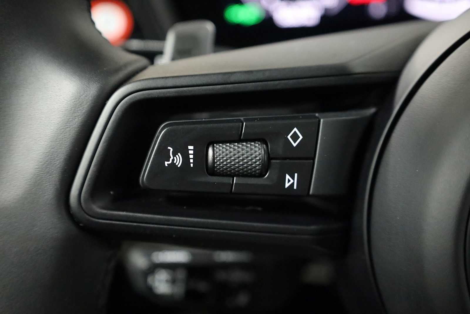 Thumbnail: 2025 Porsche Cayenne - 25