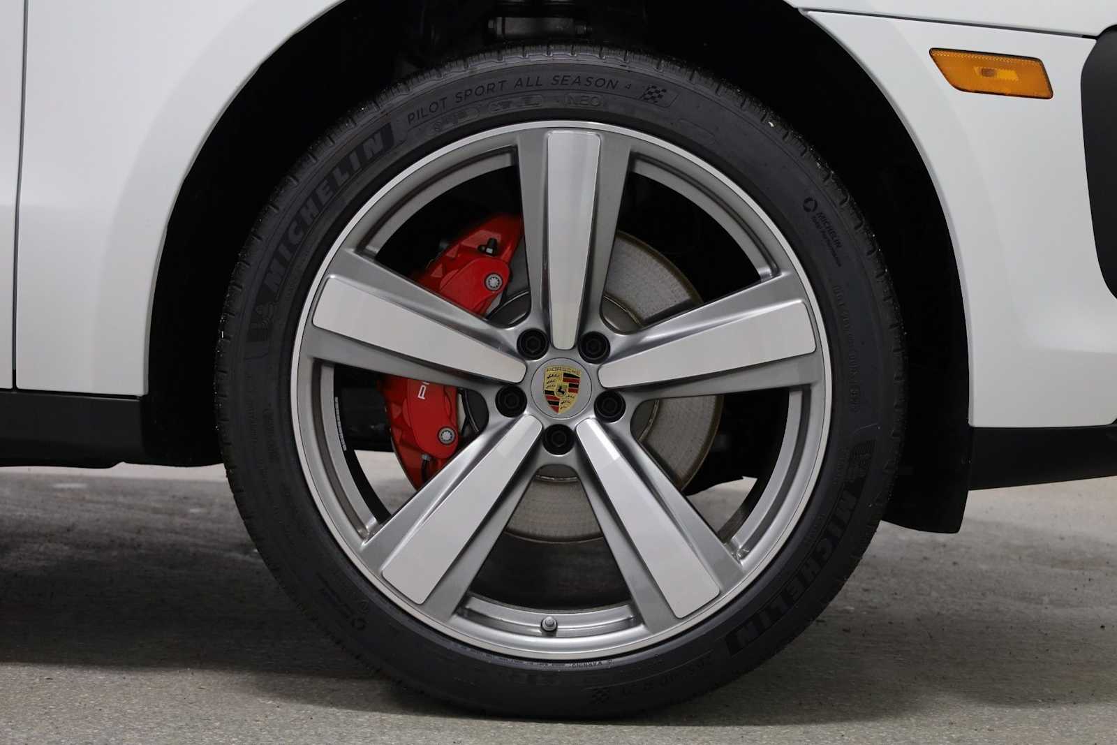 Thumbnail: 2026 Porsche Macan - 12