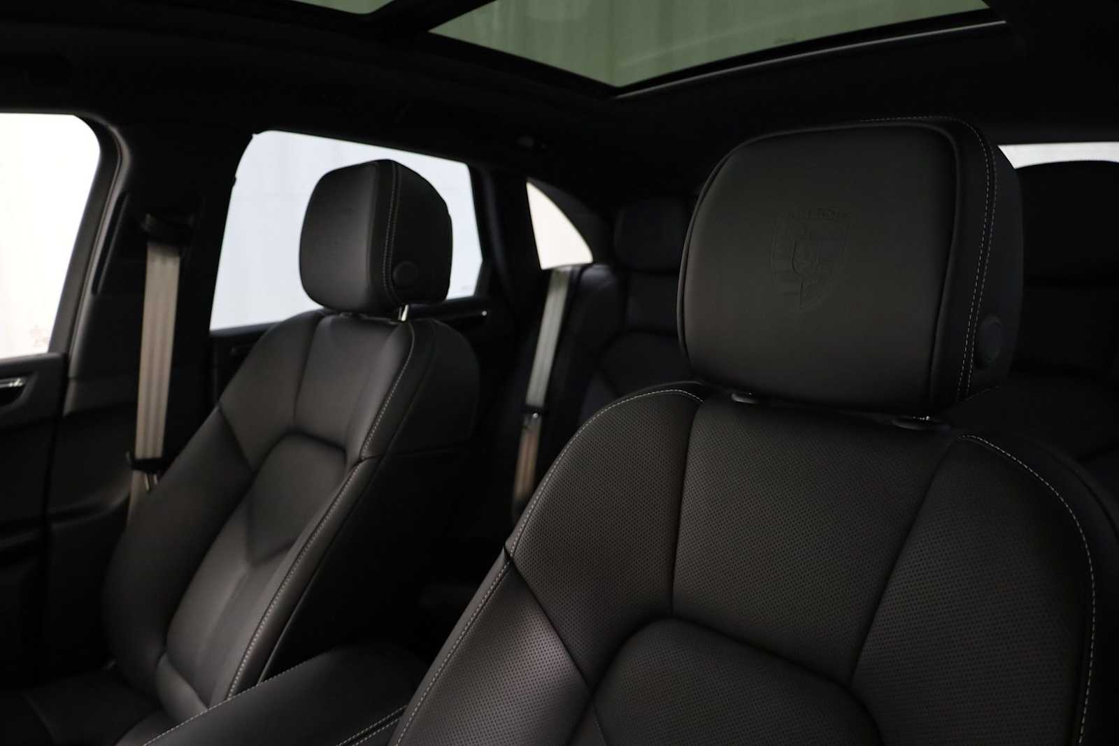 Thumbnail: 2026 Porsche Macan - 20