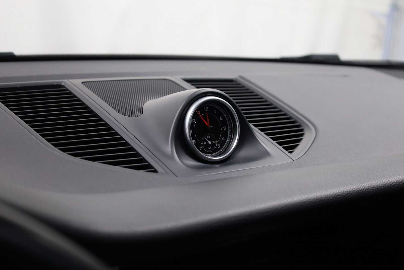 Thumbnail: 2020 Porsche Macan - 18