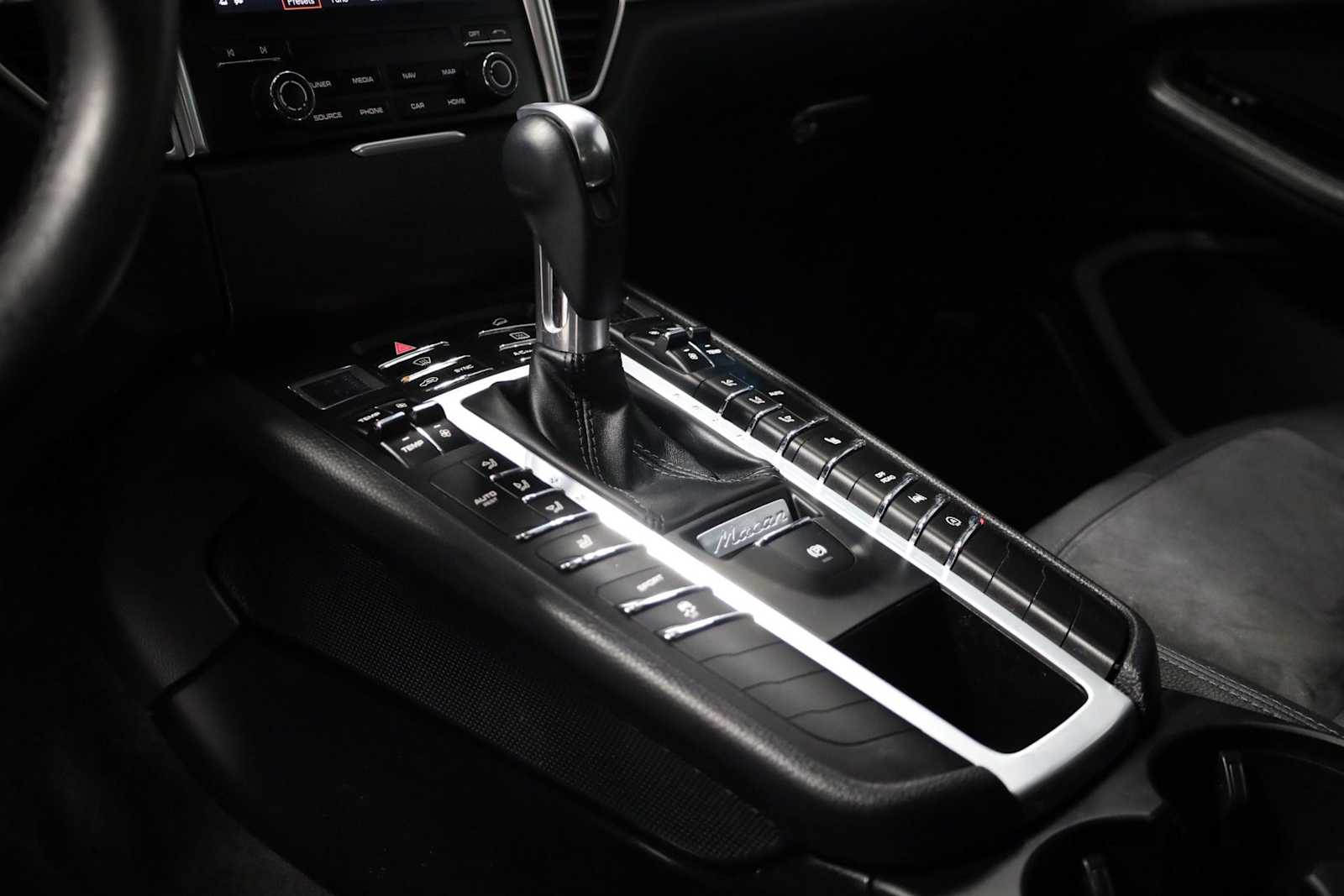 Thumbnail: 2018 Porsche Macan - 29