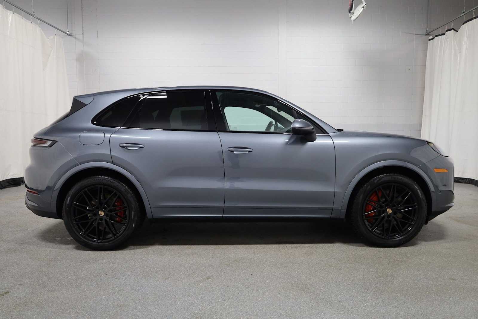 Thumbnail: 2026 Porsche Cayenne - 10