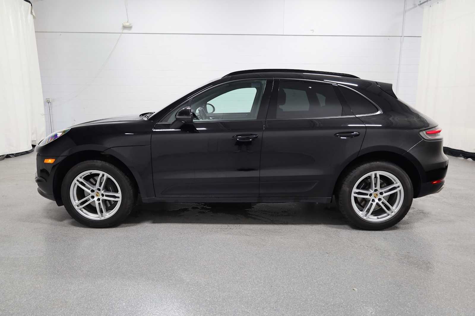 Thumbnail: 2020 Porsche Macan - 2