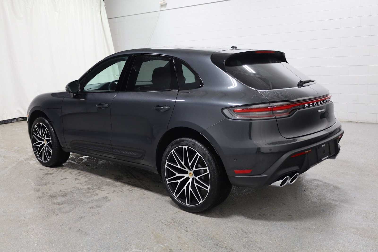 Thumbnail: 2026 Porsche Macan - 3